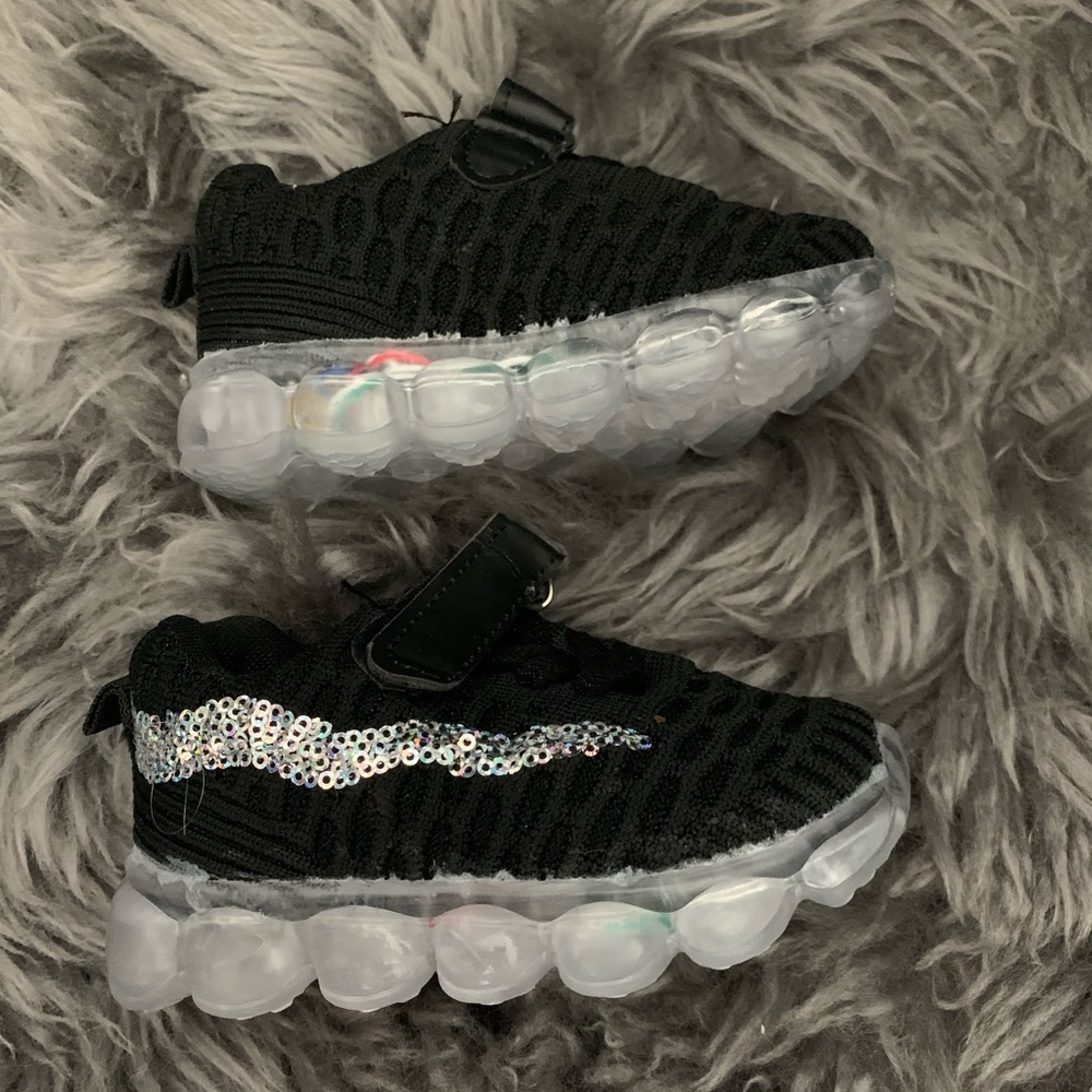 Bundle of baby girl sneakers - Picture 3 of 10